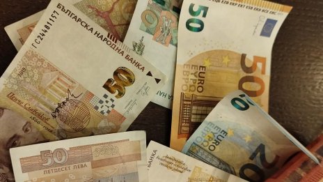 Потребители: Търговци ни ощетяват при ресто в левове &ndash; закръгляват в своя полза