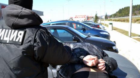Задържаха трима тийнейджъри за побой