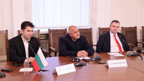 Петков: Няма да допуснем ГЕРБ и ДПС да имат мнозинство в регулаторите и службите