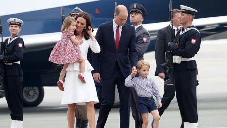 Принц Уилям, Кейт и децата пристигнаха в Полша 