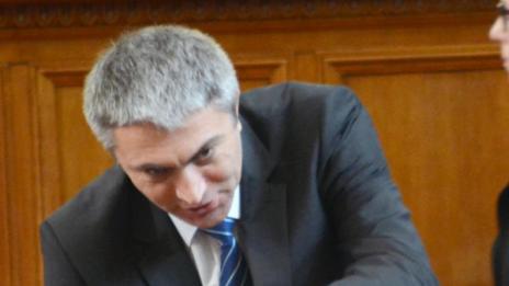 От ДПС зоват: Митов да каже за забраната на Доган и Пеевски