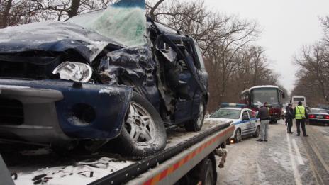 9 автомобила се нанизаха при катастрофи