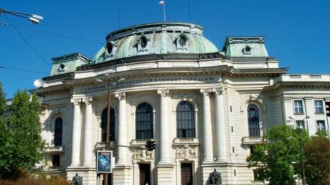 100% от завършилите – висшисти? Няма логика!