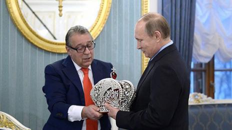 Путин върна императорска корона 