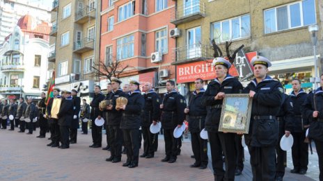 С военен ритуал и молебен за здраве Варна отбелязва Никулден