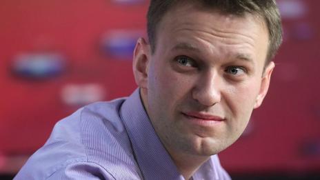 Задържаха руския опозиционер Алексей Навални пред дома му