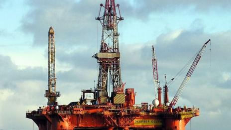 32 жертви при пожар на нефтена платформа в Каспийско море