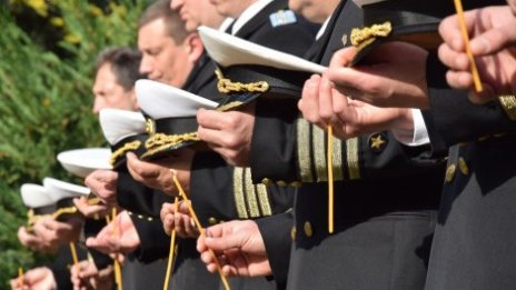На Мъжка задушница: Моряци се преклониха пред паметта на загиналите воини (ГАЛЕРИЯ)