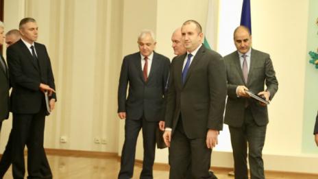 Президентът свиква КСНС заради армията