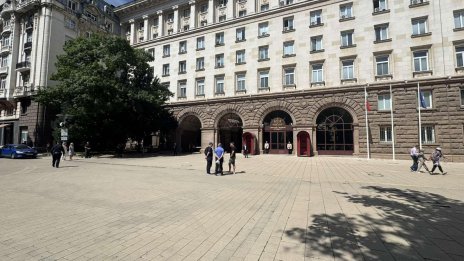 Президентството бе евакуирано заради сигнал за бомба