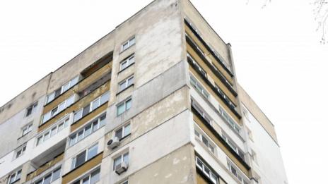 60-годишна падна от 16-я етаж, почина
