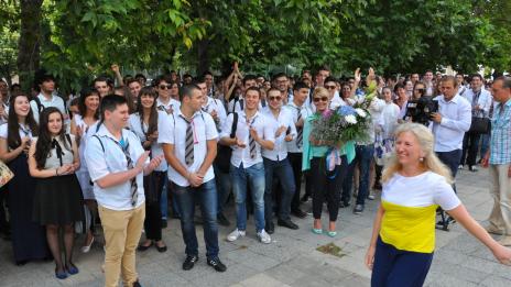 Преподавател по литература беше избран за „Любим учител“ в Математическата