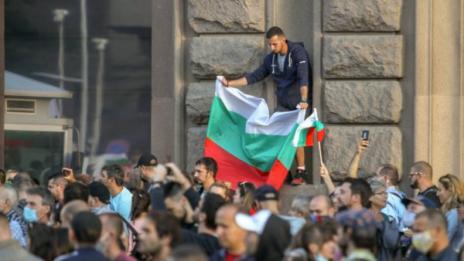 Каракачанов и Горанов: Правителството няма да подава оставка