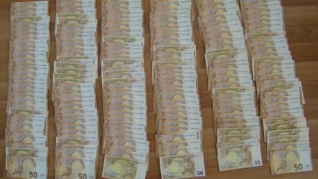Гранична полиция задържа шофьор с 290 000 евро на Калотина  