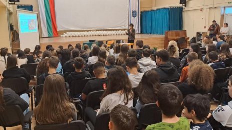 Запознаха седмокласници във Варна с вредата от дрогата