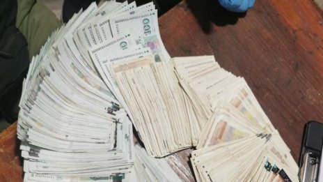 Спипаха двойка със солидна плячка в Бургас (СНИМКИ)