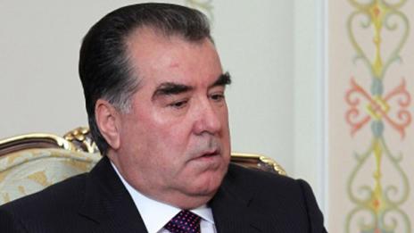 Таджиките днес решават на референдум дали да дадат на президента Емомали Рахмон правото на неограничен брой мандати