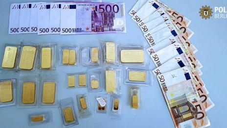 Велосипедист забрави чанта със злато и пари под дърво в Берлин