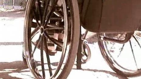 Хиляди хора с увреждания ще останат без лични асистенти