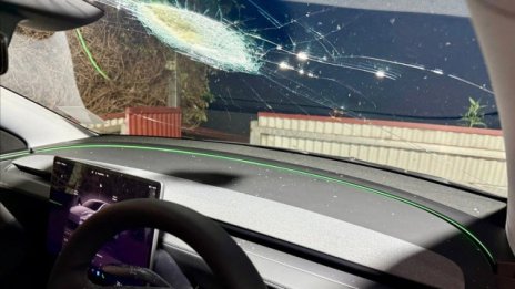 Малшанс: Метеорит удари Tesla Model Y в движение