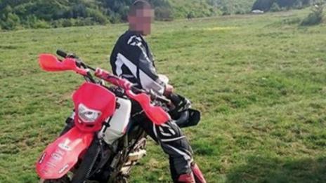 Няма следа от момчето, блъснало туристи край Триград
