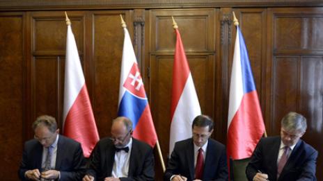 Вишеградската група охранява съвместно унгарските граници от бежанци