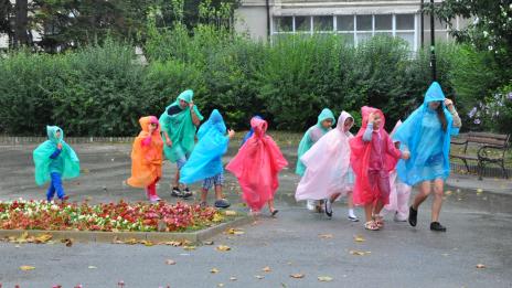 Валежи и гръмотевици ни очакват през уикенда