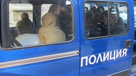 Спипаха 13 нелегални мигранти в хасковски микробус