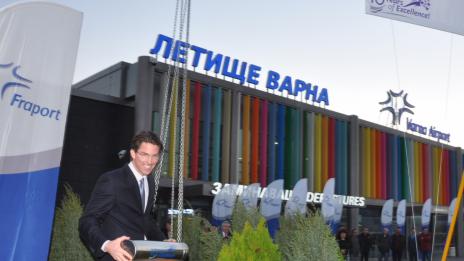 Капсула на времето за 25 г. запечатаха пред летище Варна(Снимки)