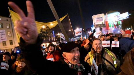 Полша скандира: Срам, свобода!