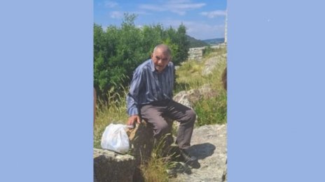 На 87, без кола и придружител: Мъж от Варна събира печати от  100-те национални туристически обекта