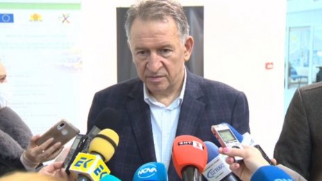 Здравният министър: Засега локдаун - не