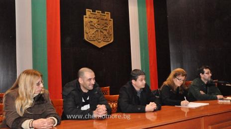 Доброволци искат регламентиран достъп до кучкарника