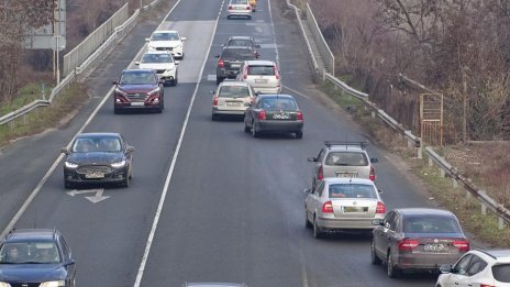 Спипаха варненец, карал колата си с табелите на друг автомобил
