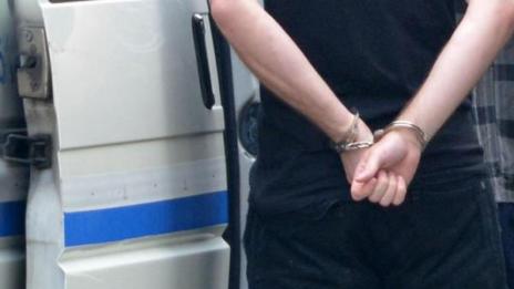 Арестуваха директор на училище за блудство със седмокласничка