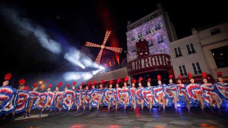 Кабарето "Мулен руж" стана на 130 г., празнува с канкан
