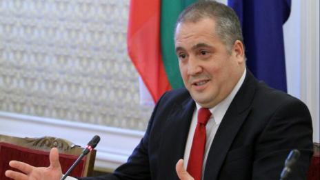 Слави Бинев не дава оставка: Ако трябва, ще си мерим артистите!
