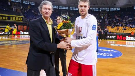 "Арис" награди Везенков пред цялото му семейство 