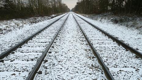 Мъж замръзна на жп прелез 