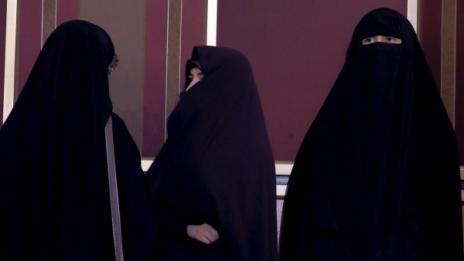 Германците искат забрана на бурките, властите – не дават