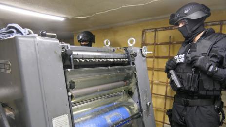 Разбиха печатница за фалшиви долари във Варна