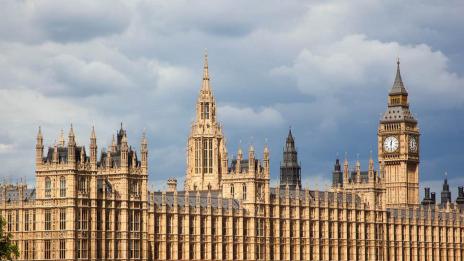 Британският парламент може да спре работа за месец