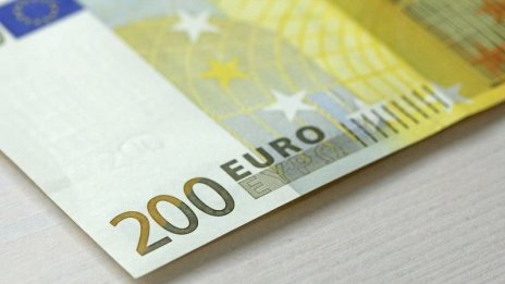 Арестуваха мъж, напазарувал дрехи с 200 евро менте от магазин във Варна