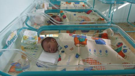 12-годишна роди здраво момченце във Враца