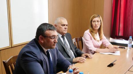  Министър Ангелкова: Работим, за да гарантираме максимално безопасно протичане на летния сезон