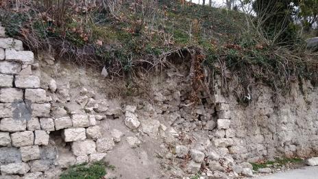 Пропада част от ската под Морското казино във Варна (Снимки)