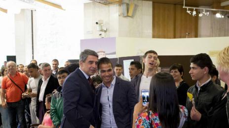 Президентът ще посрещне абитуриенти в неравностойно положение