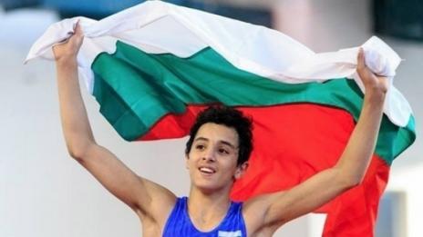 Двама българи ще се борят за бронза на Световното по борба за кадети