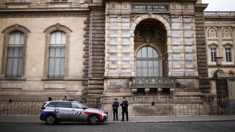 Арестуваха двама заподозрени за обира в Лувъра