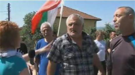 Микробуси с роми се опитват да влязат в Гърмен